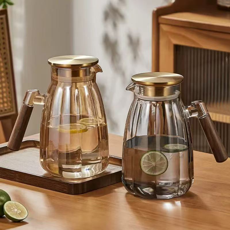 Dýňová džbán na vodu s ořechovou rukojetí